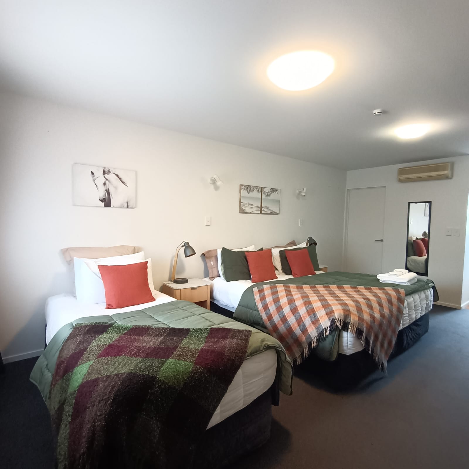Glenorchy Alpine Suites - Unit One - Comfy Bed
